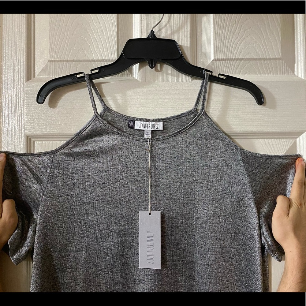 NWT-JENNIFER LOPEZ. Silver Cold Shoulder Top/Blouse. Sz XL.